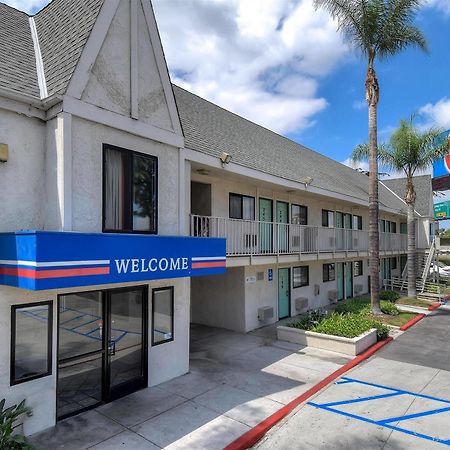 Motel 6 Anaheim Stadium - Orange Eksteriør billede