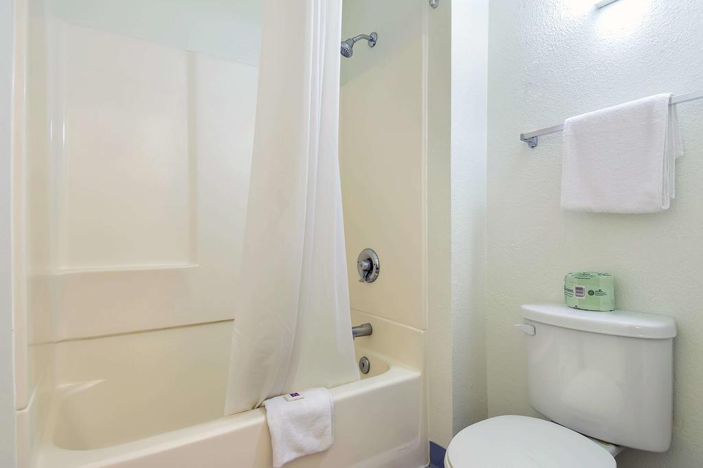 Motel 6 Anaheim Stadium - Orange Eksteriør billede