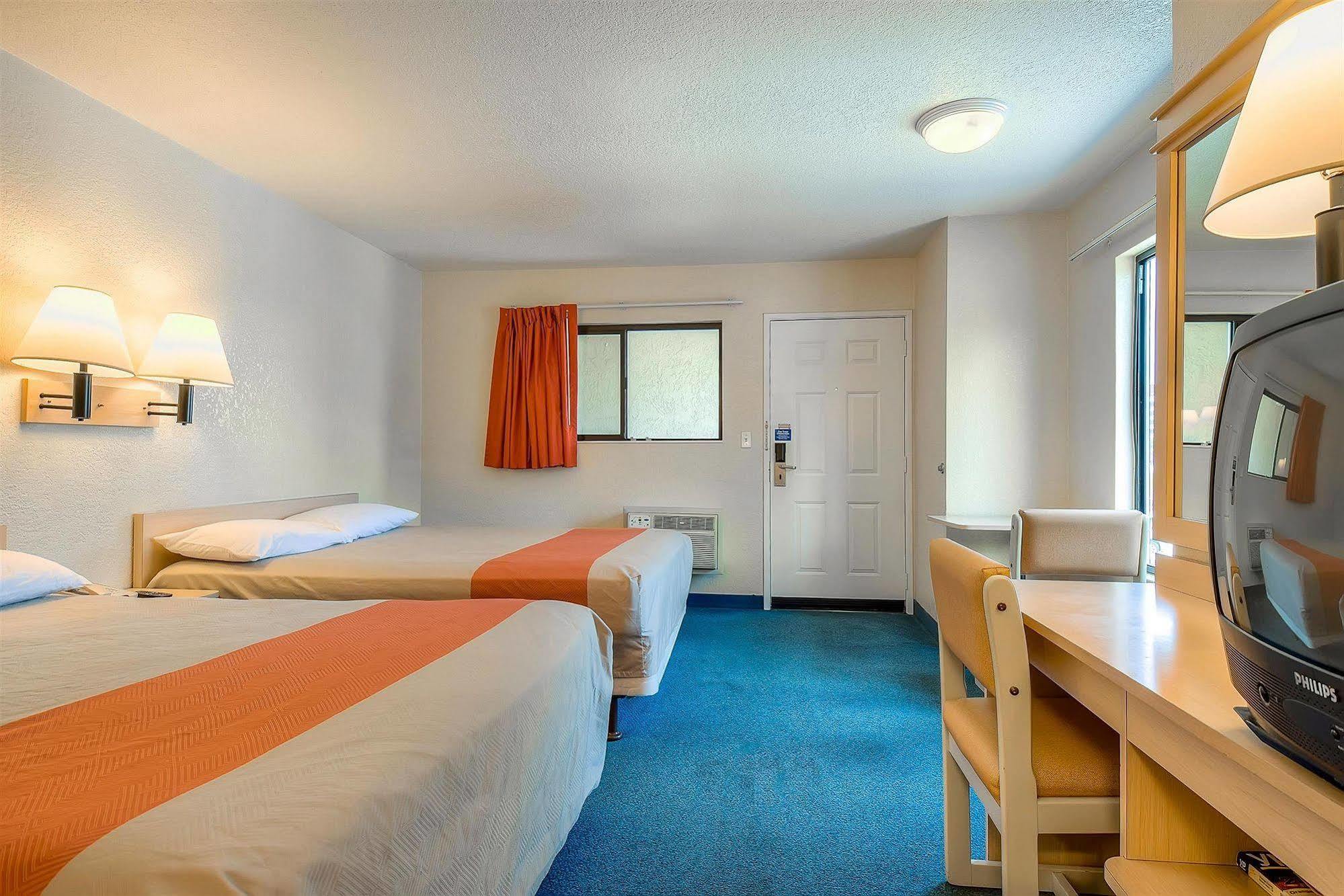 Motel 6 Anaheim Stadium - Orange Eksteriør billede