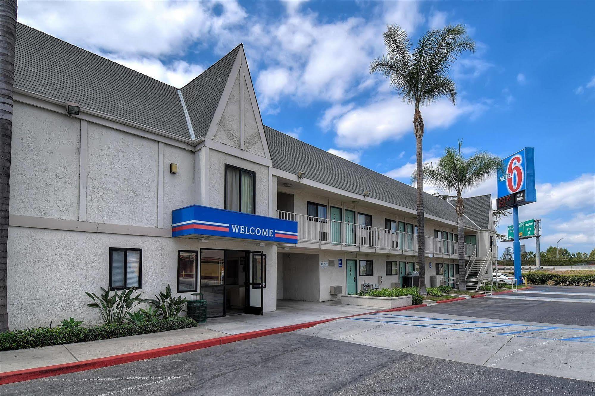 Motel 6 Anaheim Stadium - Orange Eksteriør billede