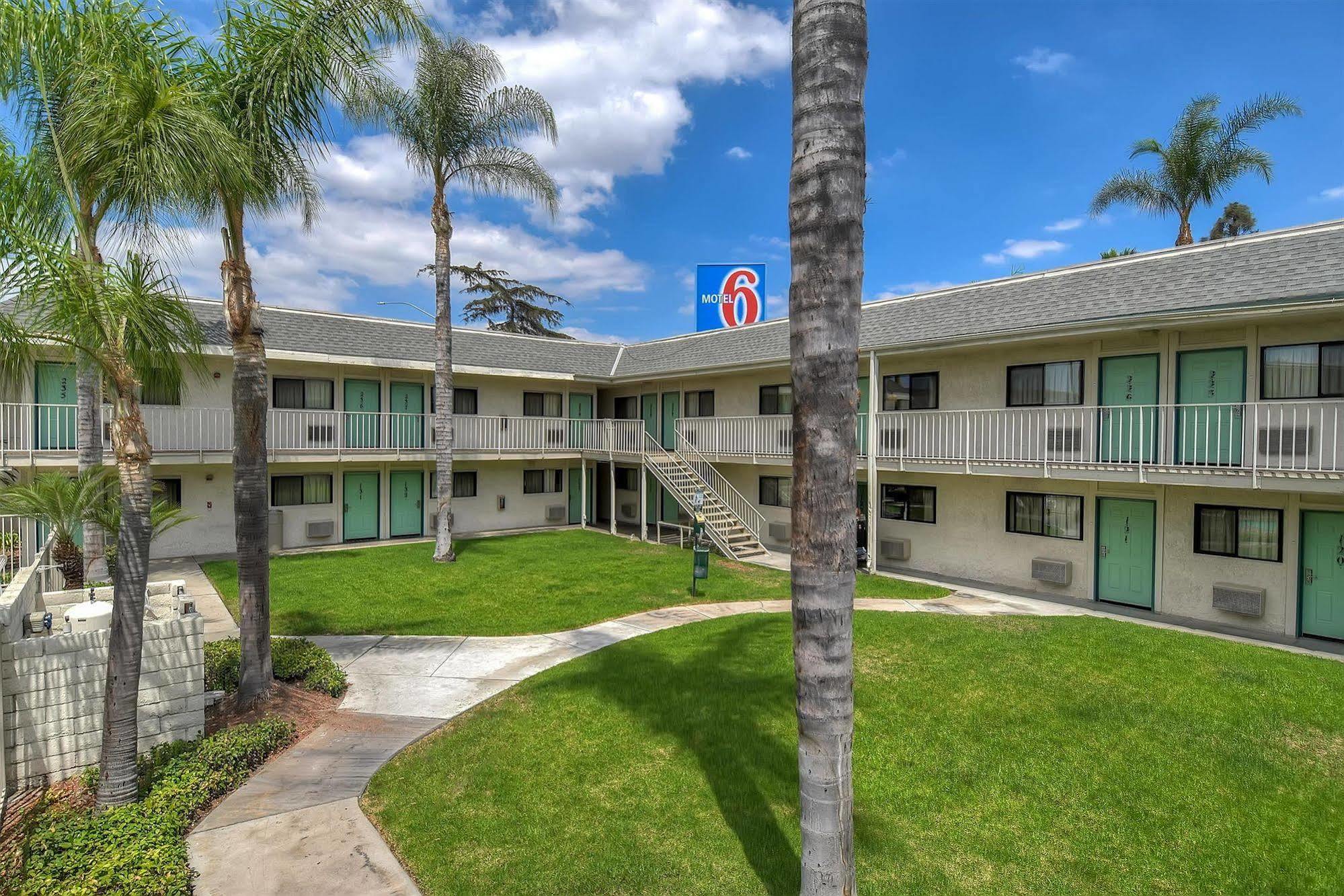 Motel 6 Anaheim Stadium - Orange Eksteriør billede
