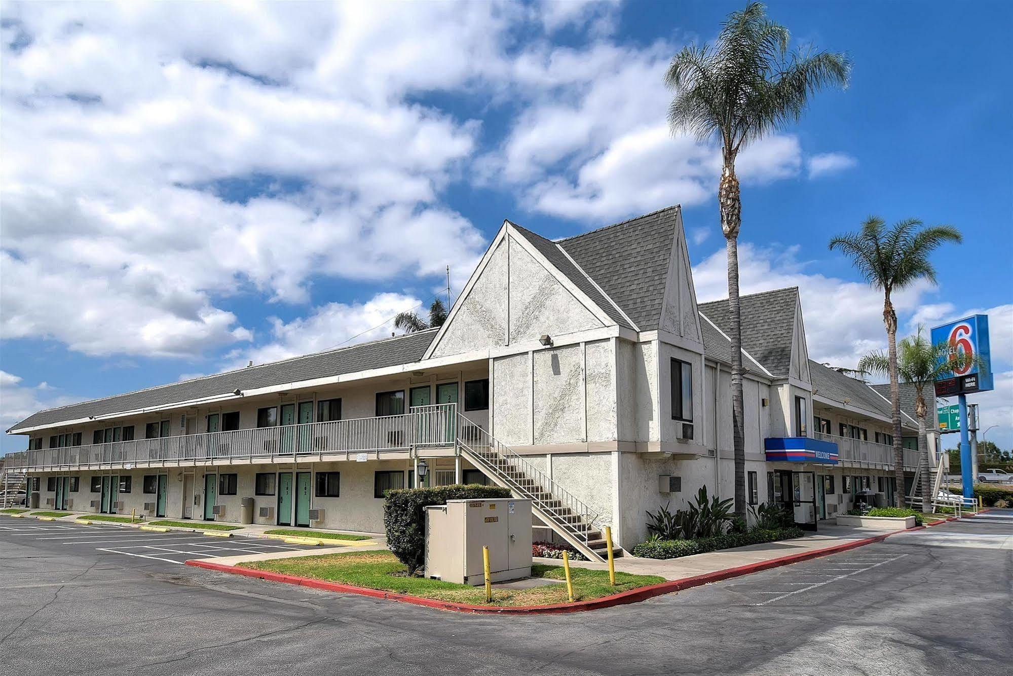Motel 6 Anaheim Stadium - Orange Eksteriør billede