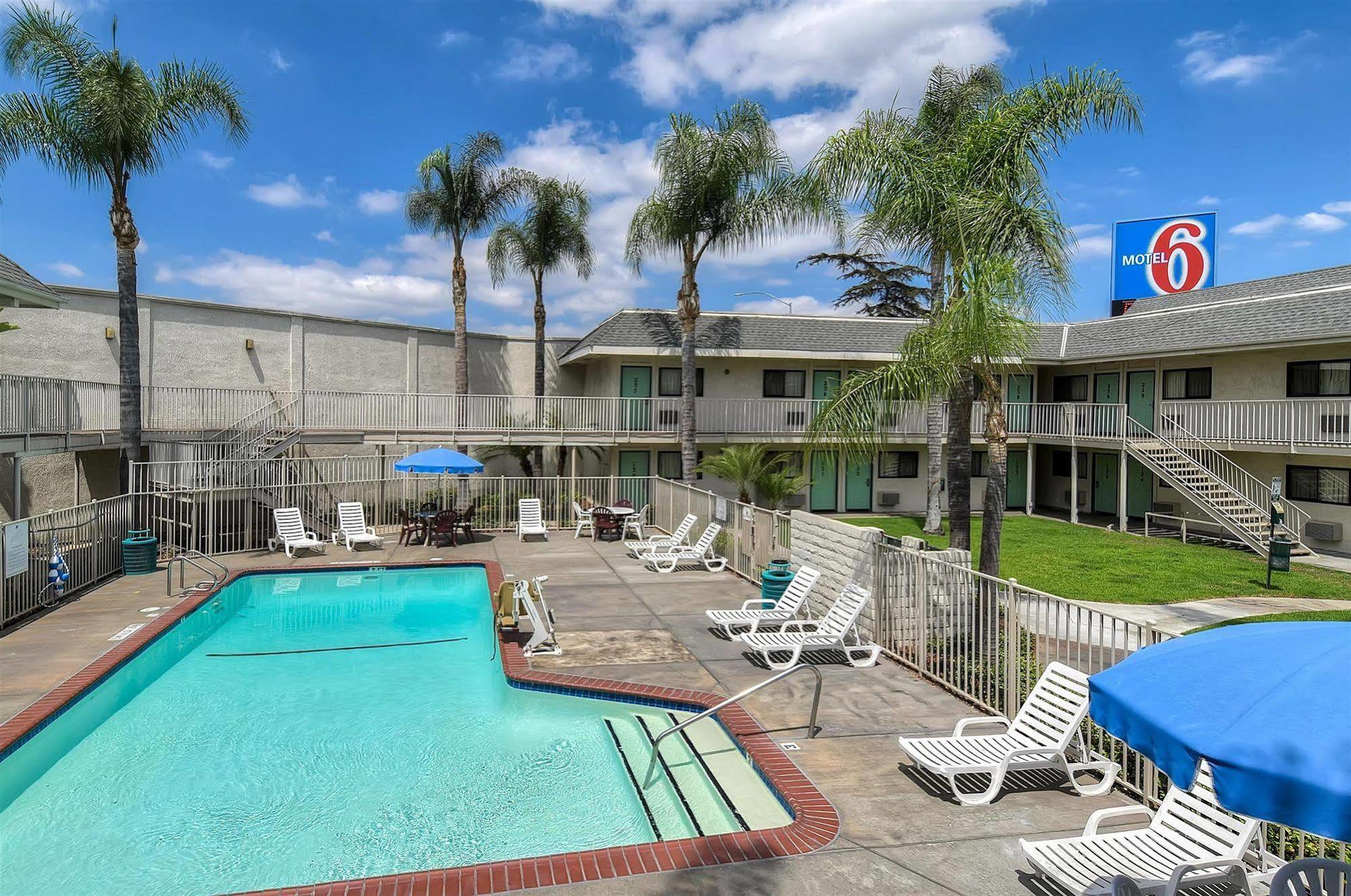 Motel 6 Anaheim Stadium - Orange Eksteriør billede