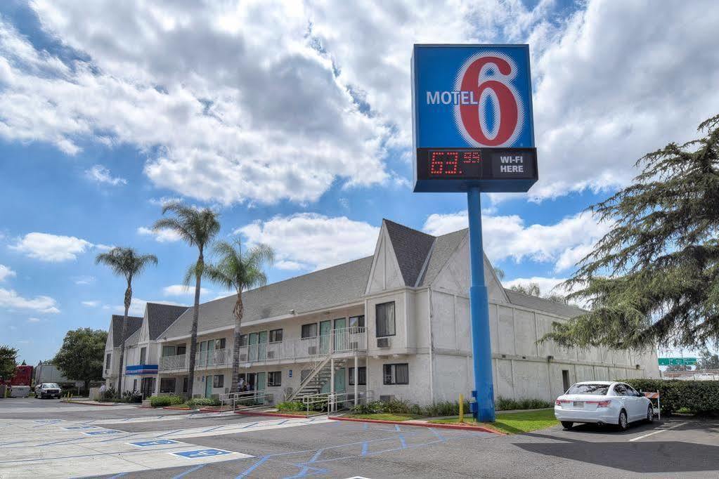 Motel 6 Anaheim Stadium - Orange Eksteriør billede